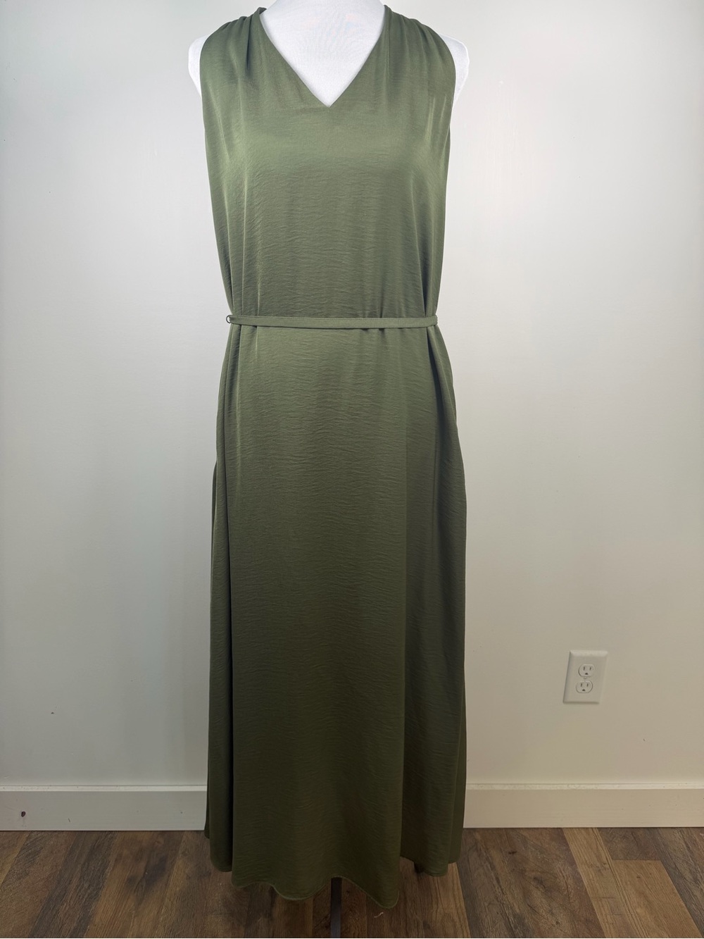 Banana Republic Olive Green Halter Sleeveless  Maxi Dress Open Back Size Small